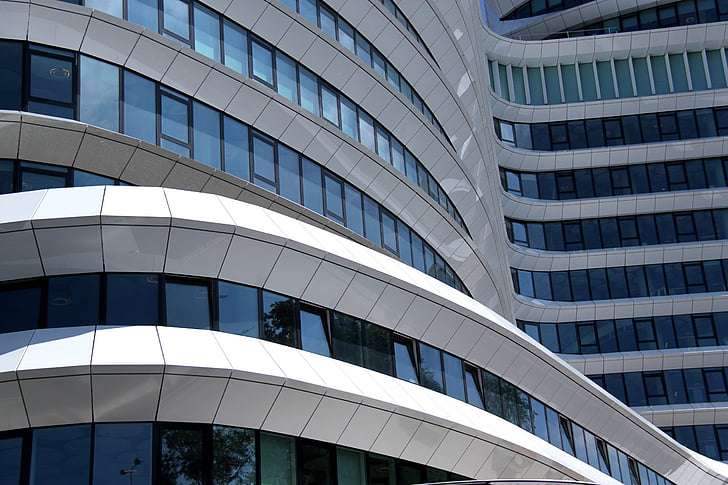 布罗姆利继续与高等教育学院跟考陶德艺术学院谁好？