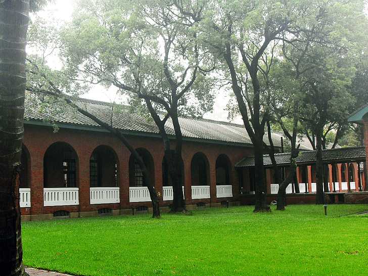 朴次茅斯大学与格拉斯哥城市学院哪个强？